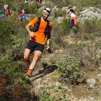 Maestro #EduFis ➡Licenciado en CAFD 🏋️♂️ 🚴♀️ ➡Diplomado en MEF 👨🏻🏫🤸♀️ ➡ Ciclismo… Trail Running…Fútbol… ¡DEPORTE!