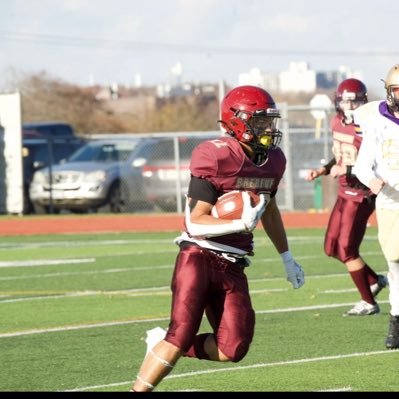 St. Jean De Brebeuf🏈, RB/LB 6’1 185lbs. c/o 2026🇨🇦, c/o 2027🇺🇸. insta:Darien.joseph23