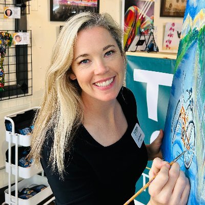 Artist  👩🏼‍🎨  Desert Dweller 🌵 Host of Bikehaven Vacation Home