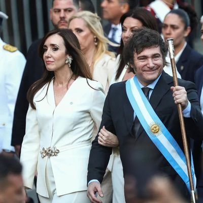 🐍 -Milei 2023 -Milei 2027 -Karina.M 2031 🐍
✊🏻⚪ Arg🇦🇷 país libertario, domador de zurdos empobrecedores.
Siempre con Javier Gerardo Milei, el Mesías🦁. ✊🏻⚪