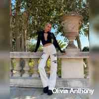 oliviaiantyony's profile picture. Mother to honorthyweiner 🤍