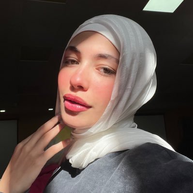 نحن لا نرغب ف شئ لان له قيمه ..بل انه له قيمه لاننا نرغب فيه