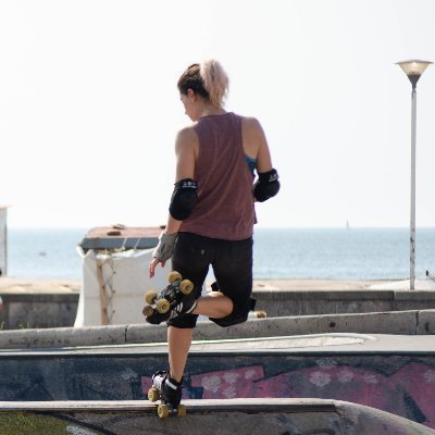 una mina que patina; nerda generalista; nuanced; muditā; tirapostismo & oversharing; un poco de sw dev, jam skating y quad park skating; clase '82 (ella/she)