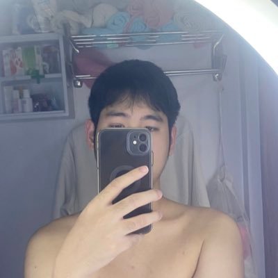 bojhpesoj's profile picture. do not live half a life