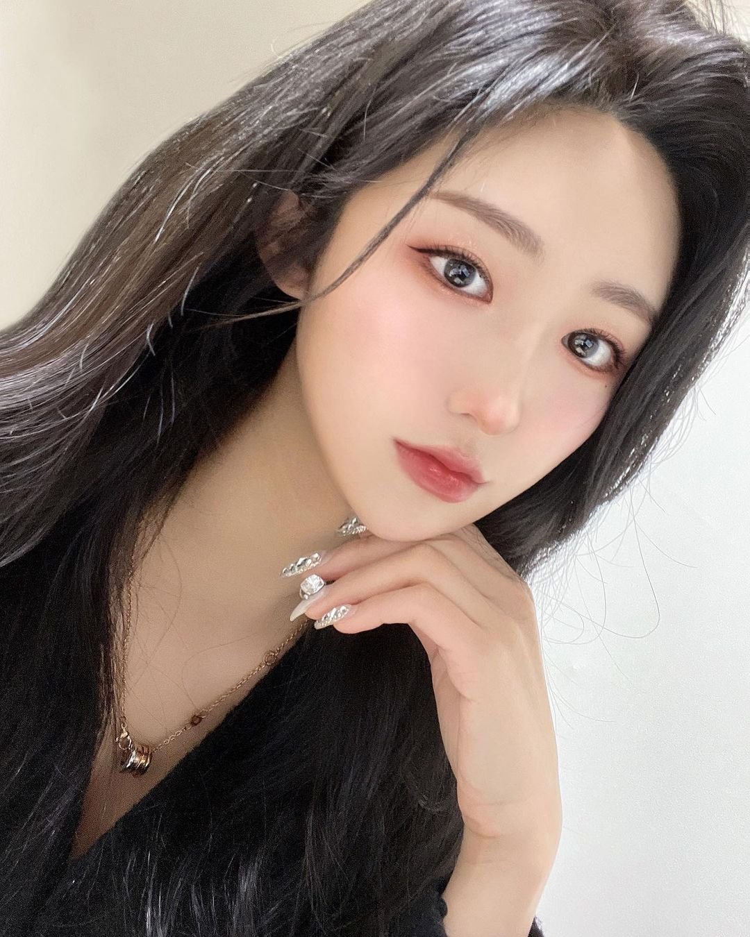 Currently in Korea. I have been in Korea for more than five months, and I buy luxury goods overseas in Korea. https://t.co/N8ltrHE2oP