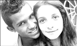 Não vou brigar, nem discutir . Pessoa invejossas eu derrubo apenas com um sorriso ! :)