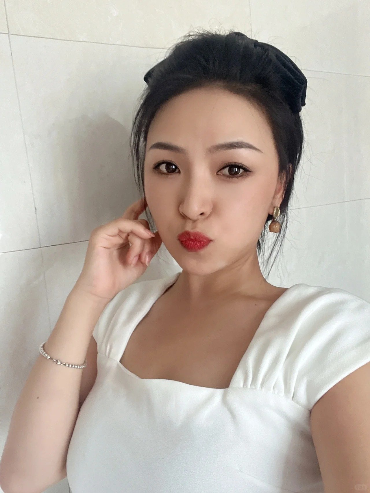 My name is Enron. I'm 33 years old. Nice to meet you. I am from Taiwan and am currently working in Korea. https://t.co/39hopxmCPj