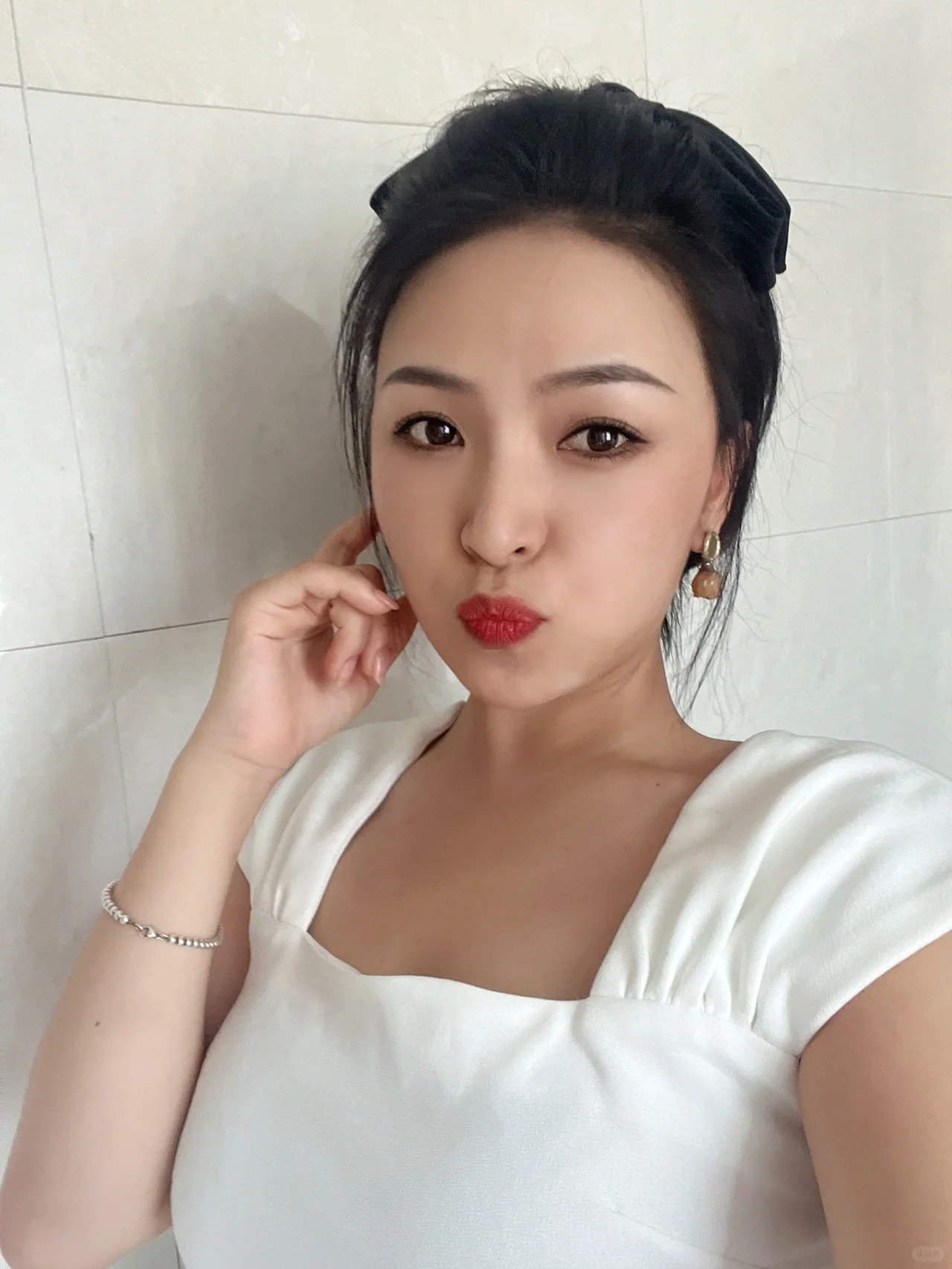 My name is Enron. I'm 33 years old. Nice to meet you. I am from Taiwan and am currently working in Korea.    https://t.co/39hopxmCPj