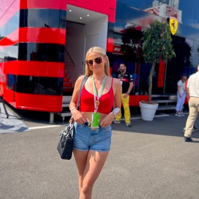 Your favourite F1 Gal 🏎️🌶️ I look better naked 🤍 Top 0% - check the link ⬇️