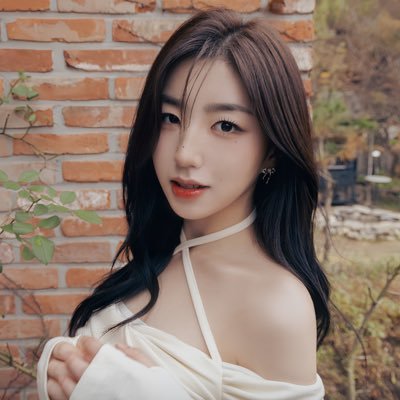 parkschyun's profile picture. The everloving petals o’ a celestial spring, Sohyun.