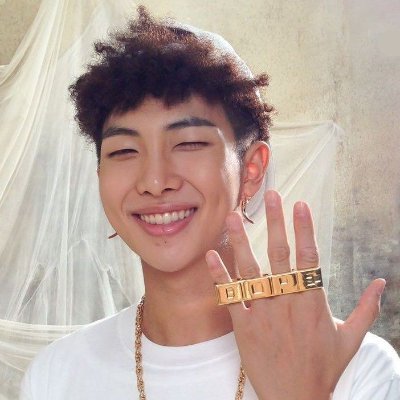 She/her || 2001 || bi || currently looking for a YOONGI || Seokjin raised me y'all clowns | fan account
ask me anything ig?
https://t.co/m3refVqJpj