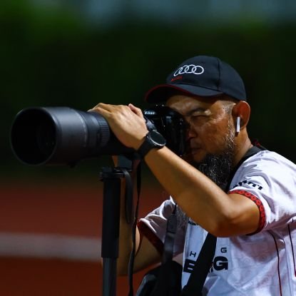 Amateur Sports Photographer and
a Grandpa