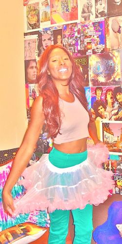 honeyblondelle's profile picture. 