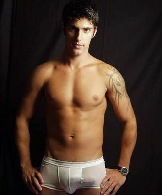 gohertonii's profile picture. Voy a ir al infierno con los borrachos, las putas, los poetas, los maricones y otras gentes de mal vivir. El cielo debe ser muy aburrido para mi...