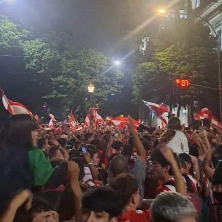 Hincha De Estudiantes De La Plata 
Messisista y Scalonista...
NO LA VEN!!!