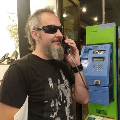 nicolinov's profile picture. El apocalipsis es algo que sucede cotidianamente.