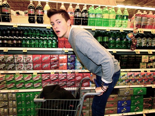 DamonDoesIt's profile picture. who is damon and what is he doing?