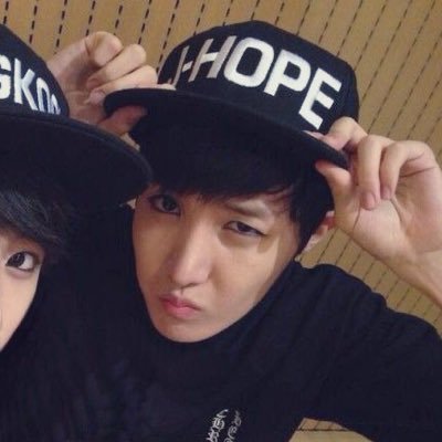 blu3cl0udy's profile picture. 23,, (●)