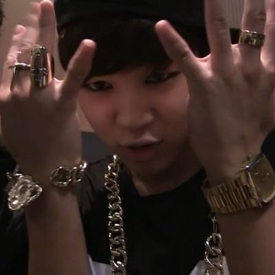 Yoonmin writer. I stan all seven members.
Solos , duos, trios 🗡 stay away!!