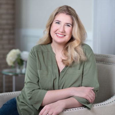 USA Today Bestselling author of more than 40 romance titles, including the Half-Moon Hollow series, Southern Eclectic series and Starfall Point series. She/her.
