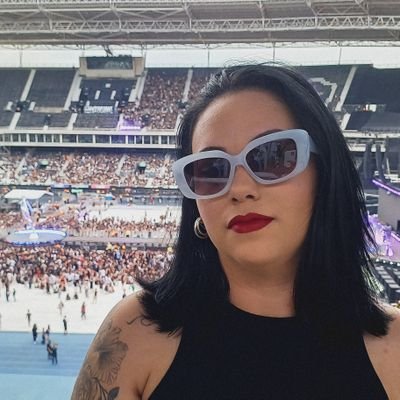 thaynagrifo's profile picture. 🫀𝗋𝖾𝖺𝗅 𝗅𝗂𝖿𝖾 𝗂𝗌 𝗌𝗍𝗋𝖺𝗇𝗀𝖾𝗋 𝗍𝗁𝖺𝗇 𝗆𝗒 𝖽𝗋𝖾𝖺𝗆𝗌.