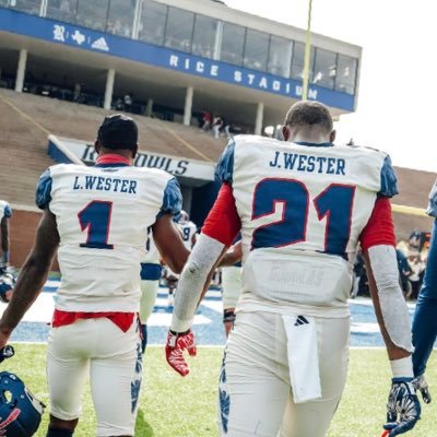 6’1 | inside/outside linebacker versatile athlete. PROMISED CHILD🙏🏽🤴🏽TGBTG✝️ 🏆conferencesusa all -Freshmam team