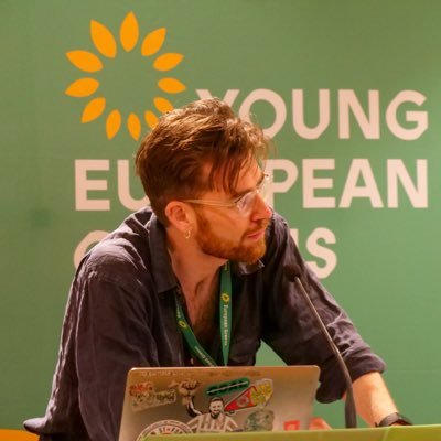 🍉 Co-spokesperson @FYEG | ✊ Campaigner @StayGroundedNet | 🇪🇺 I write a newsletter about how we win social change | he/him