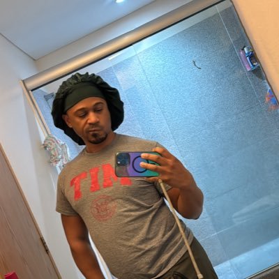 Cabrownski's profile picture. Avalencha 007 🧁 ❤️🧡💛💚💙💜 iOS Developer