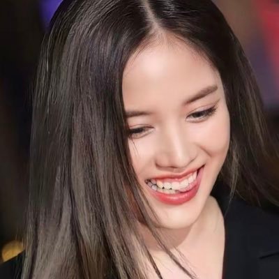 beatrice2srcx's profile picture. 