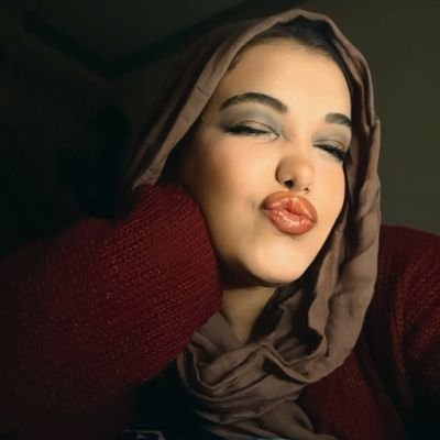 بَينَ القُبور الهَادِئه هُنَاكَ رَوحٌ أُحِبُهَا..
🇵🇸