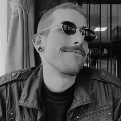 _ektor's profile picture. romântico, deslavado, sem vergonha.