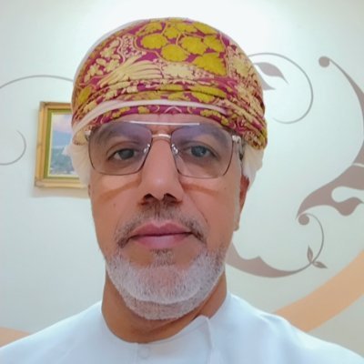 رجل مسامح احب الخير للجميع.