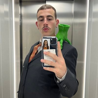 Harto de mi vida solo quiero refugiarme en la taberna, no me tomes enserio, sientete libre de denunciarme.
