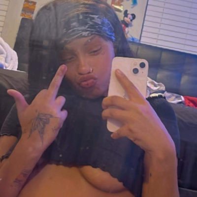 Hoodrichsunnyy's profile picture. I ❤️ niggaz that tricc , y’all deserve the world 🫡 , $10 to join 💋 come have fun 👅🔥