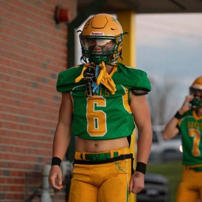 5’11/200 CHS/26 ss/te / 3.4gpa (774-230-6381) connordeveau@icloud.com https://t.co/6SIyhQM4OK