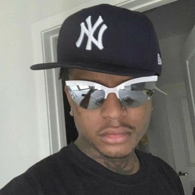 _alarik_'s profile picture. im white | dm notis for fb