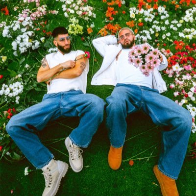 MGMT: josep@helsinkipro.com Pepe: Vizio es un dúo formado en 2016 por dos artistas polifacéticos que unen sus carreras generando así una fusión de estilos.