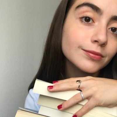 scrittrice, qui condivido un po’ quello che mi va, soprattutto libri e musica