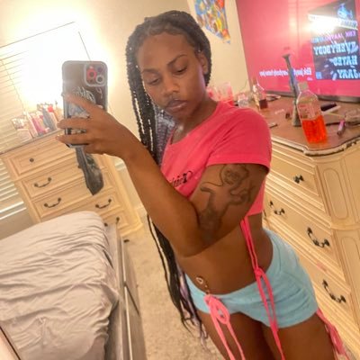 DOMINATRIX🙇🏾♀️ no sends no response 🍒. https://t.co/5anetGyM5c