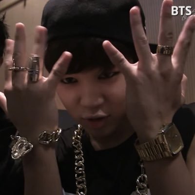 younqri's profile picture. 