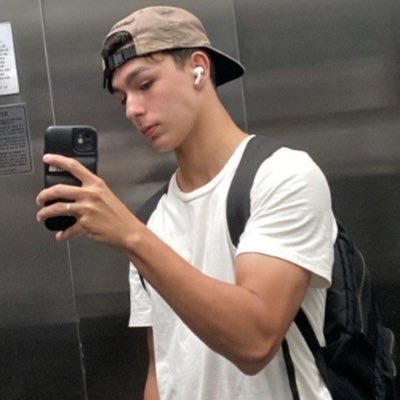 maliafobico's profile picture. 