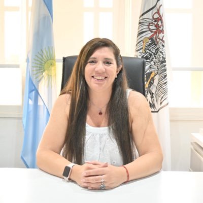 Lic. en Administración Publica. Auditora General en la Auditoría Gral CABA. Convencional UCR CABA. Fanática del Ciclón. Casada con Marce y mamá de Ori.