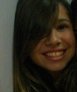 Sorria bonito e deixe os outros quererem descobrir qual é o segredo que faz você rir,o meu é você.