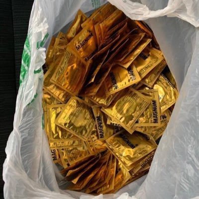 BrickvsGhost's profile picture. Come take a peek 👅😭