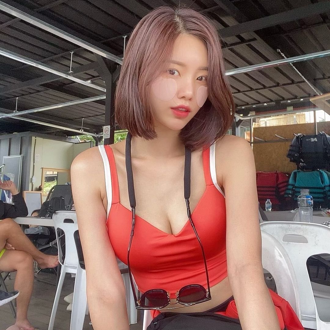 My name is Anna and I am 32 years old. Nice to meet you. I am from Taiwan and now I am in Seoul. I am a fashion designer    https://t.co/1ZBeR87LIZ