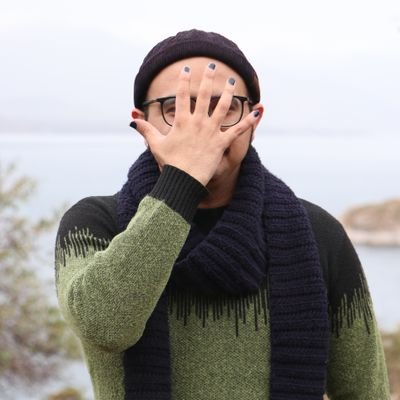 __theoutlier__'s profile picture. باور نمی‌کند دل من مرگ خویش را