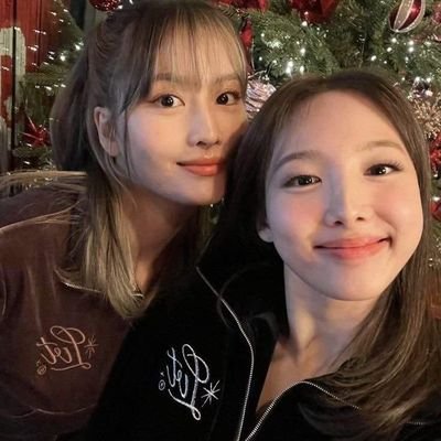 kuromwz's profile picture. loona stan desde 2020  |  tokkie  &  orbit