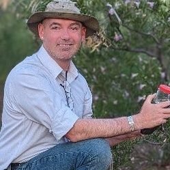 Landscape biologist by training, PhD zoologist, MSc Botanist, & author. #pollinators #Fight4equality #BlackLivesMatter. Research under Dr. McCoshum
he/her/wtvr