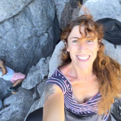 PostDoc María Zambrano en @IHispanico (UCA). Voy con Farah. Investigo sobre mujeres y culturas literarias del s. XIX. Me mueve la ternura.