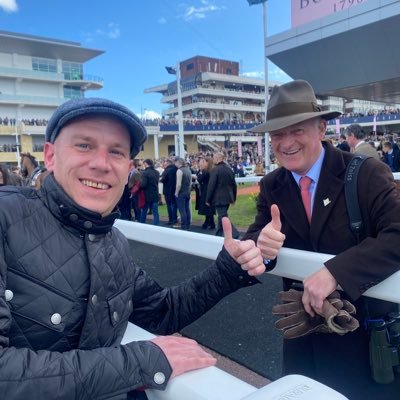 All things Flat and National Hunt racing. Enjoys horse racing on a global scale. Avid Gooner, ST holder @ N5, Block 1. Travels home and away. COYG 🔴⚪️